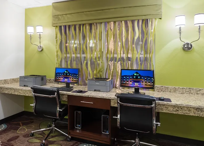 Holiday Inn Express & Suites Wyomissing By Ihg