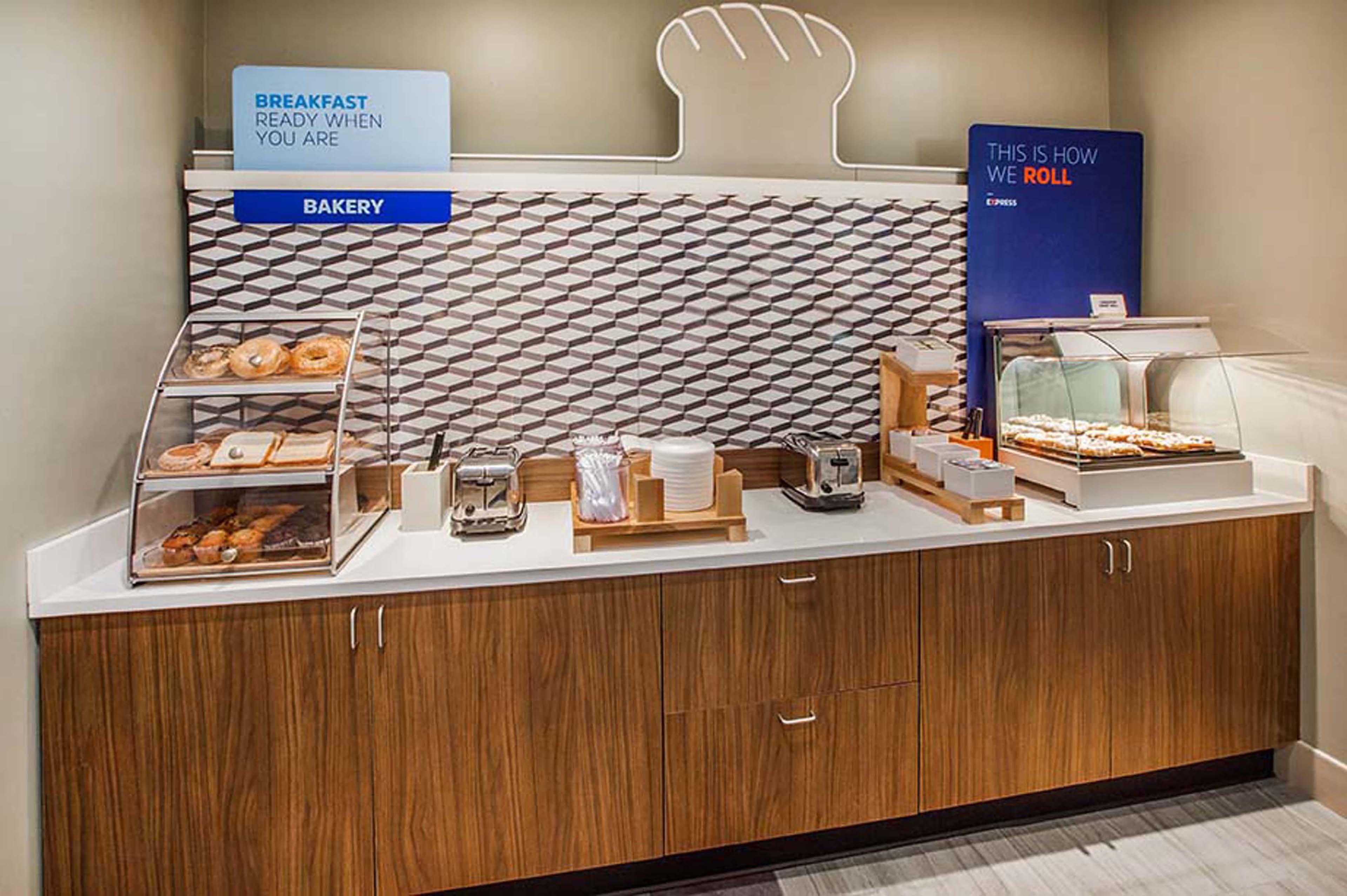 Express & Wyomissing By Ihg Hotel
